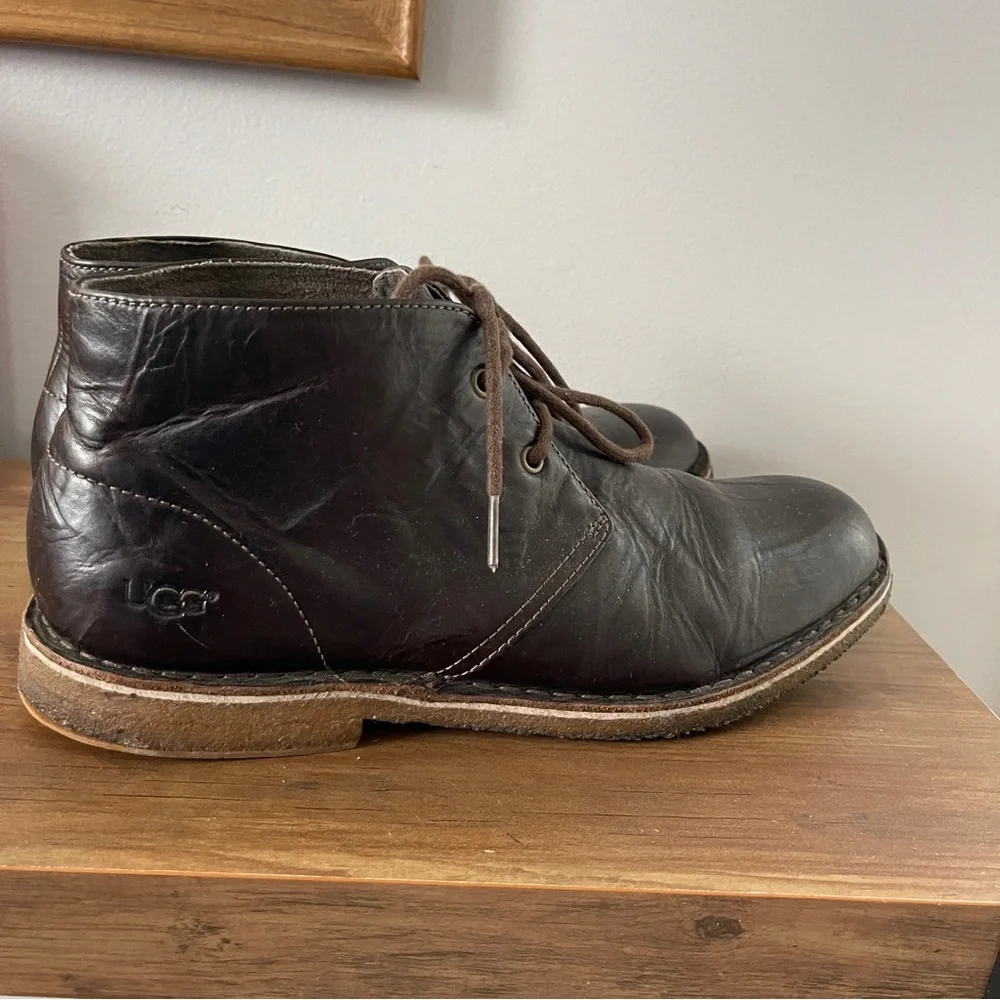 UGG Men's Leighton Chukka Boot Chocolate Brown Size 10 US